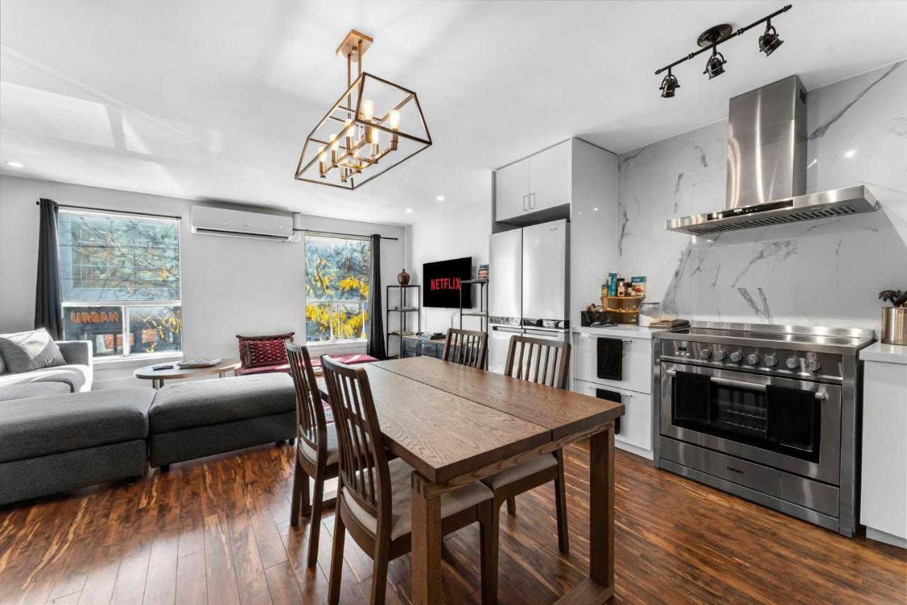 Amazing Fully Renovated Apartment On Queen St. Toronto Esterno foto