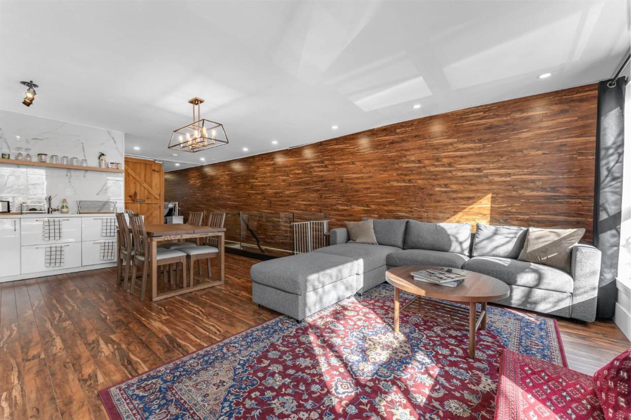 Amazing Fully Renovated Apartment On Queen St. Toronto Esterno foto