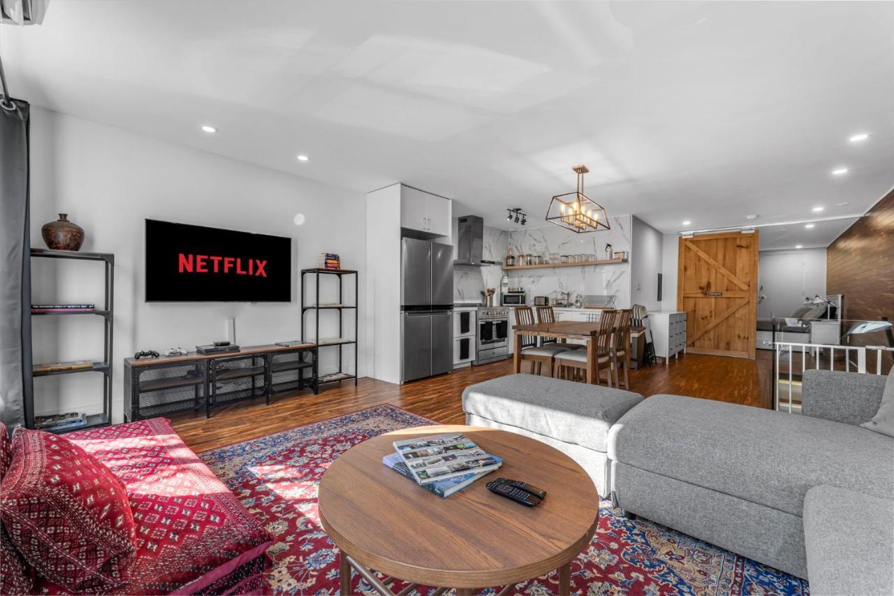 Amazing Fully Renovated Apartment On Queen St. Toronto Esterno foto