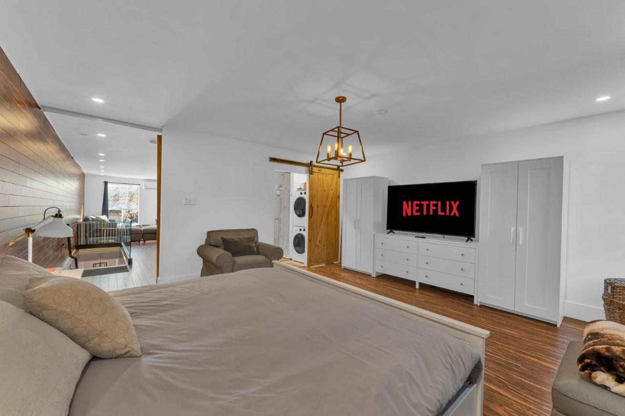Amazing Fully Renovated Apartment On Queen St. Toronto Esterno foto