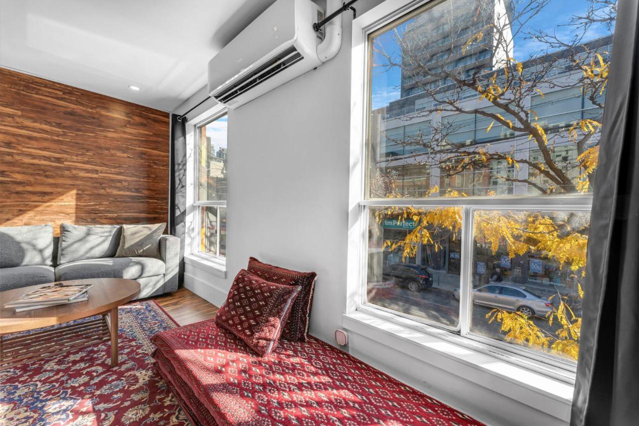 Amazing Fully Renovated Apartment On Queen St. Toronto Esterno foto