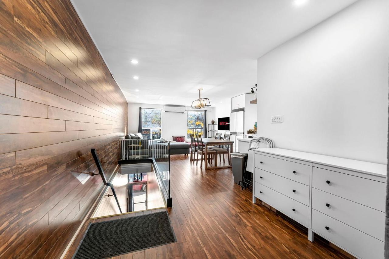 Amazing Fully Renovated Apartment On Queen St. Toronto Esterno foto